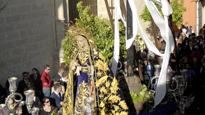 La hermandad de Loreto saliendo de San Pedro.